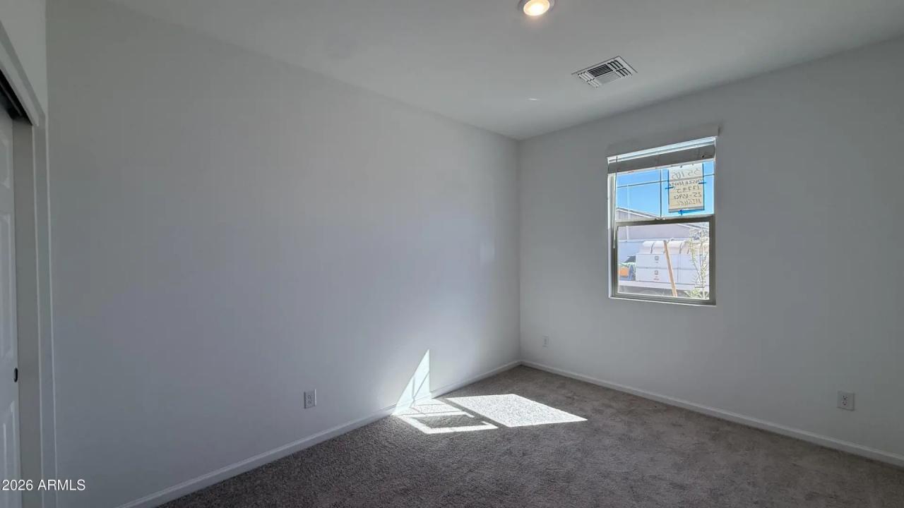 Real Estate Picture 4