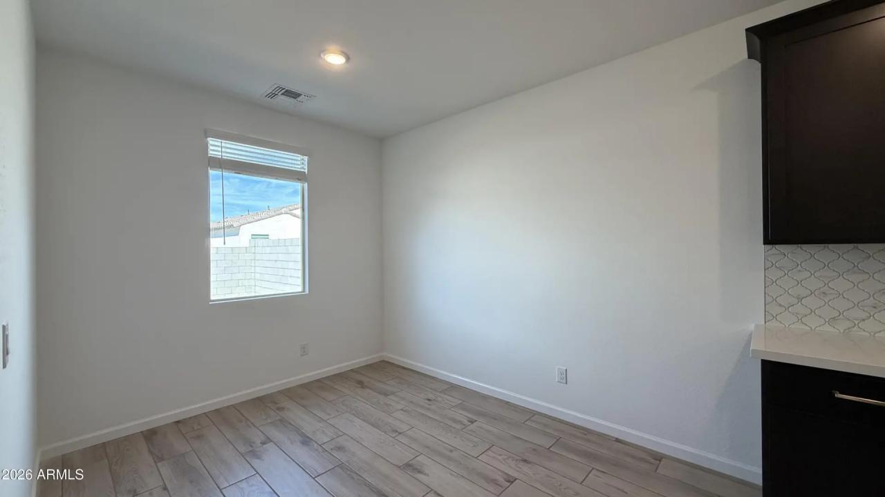 Real Estate Picture 9