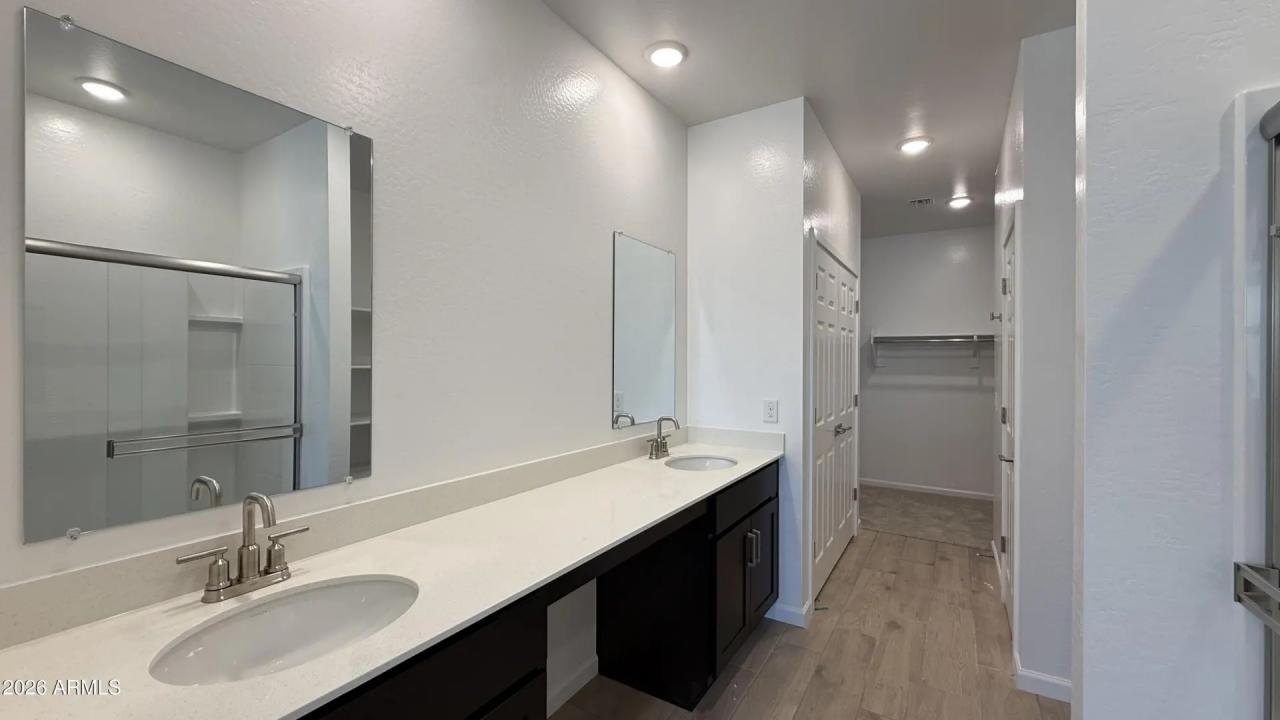 Real Estate Picture 14