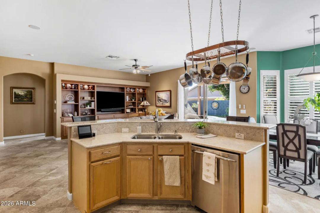 Real Estate Picture 12