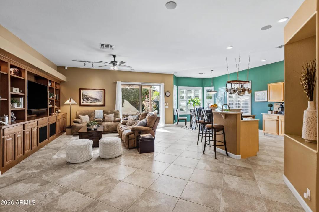 Real Estate Picture 7