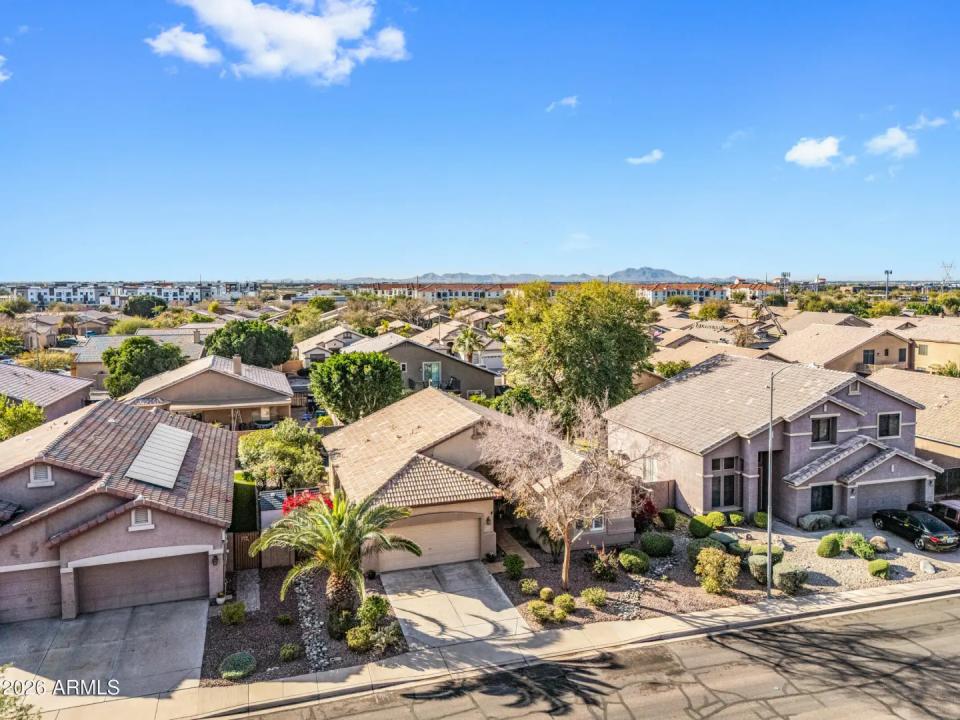 Real Estate Picture 50