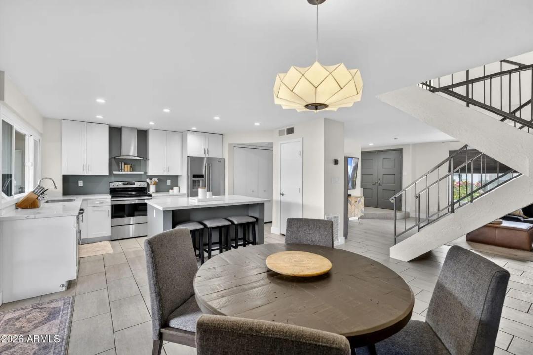 Real Estate Picture 3