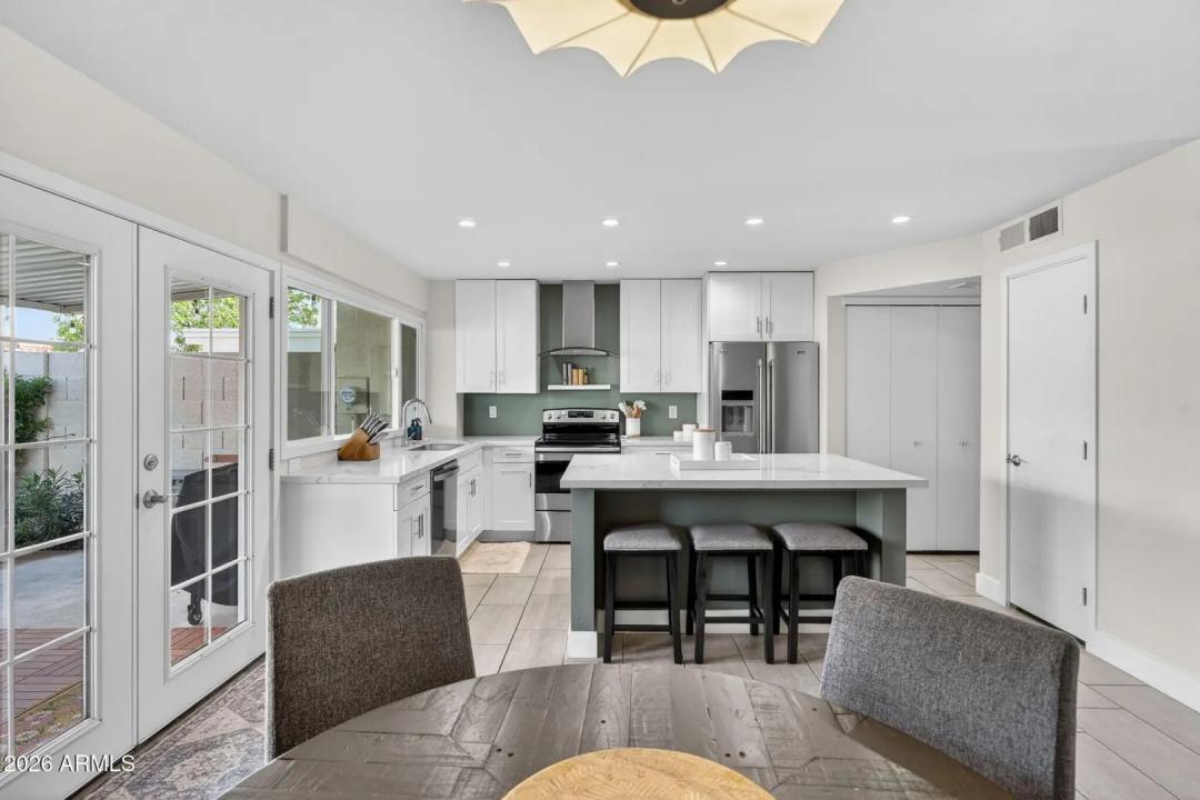 Real Estate Picture 14