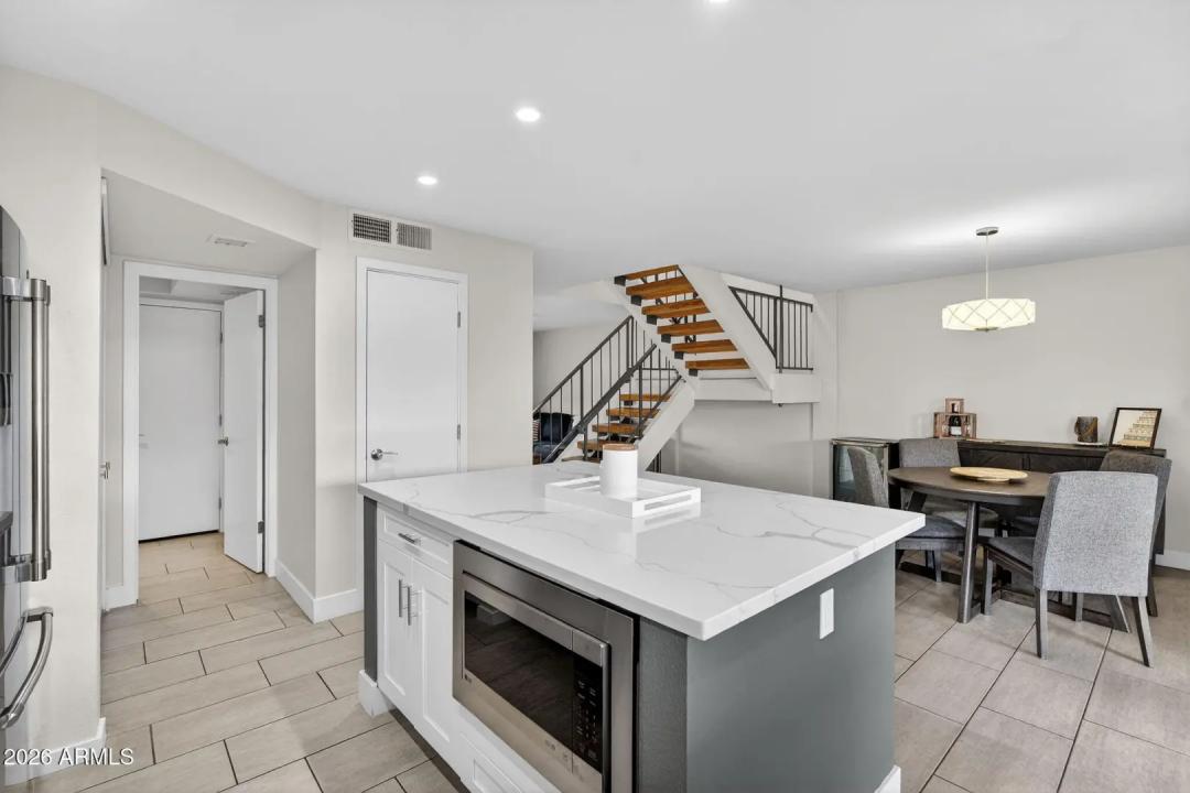 Real Estate Picture 12