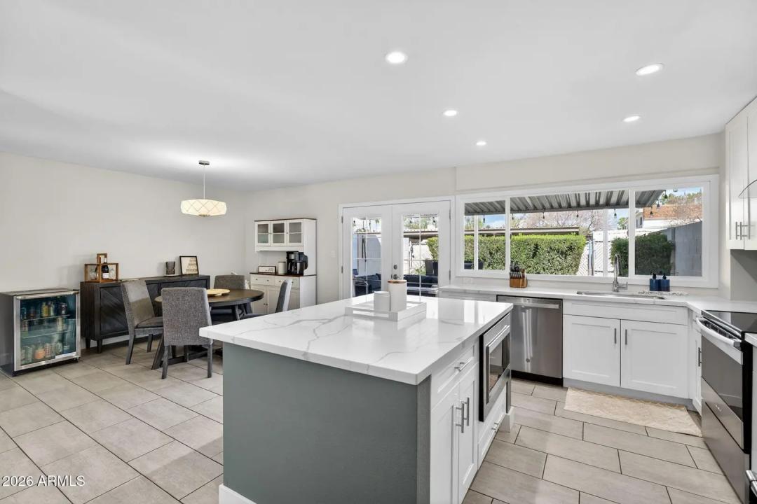 Real Estate Picture 11