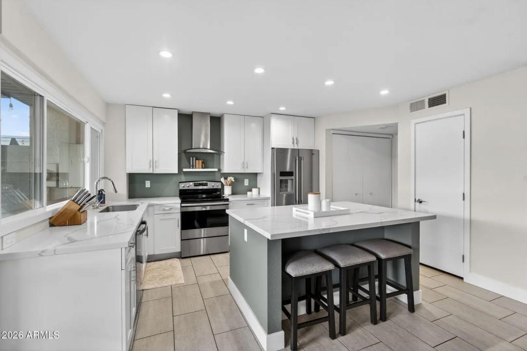 Real Estate Picture 10