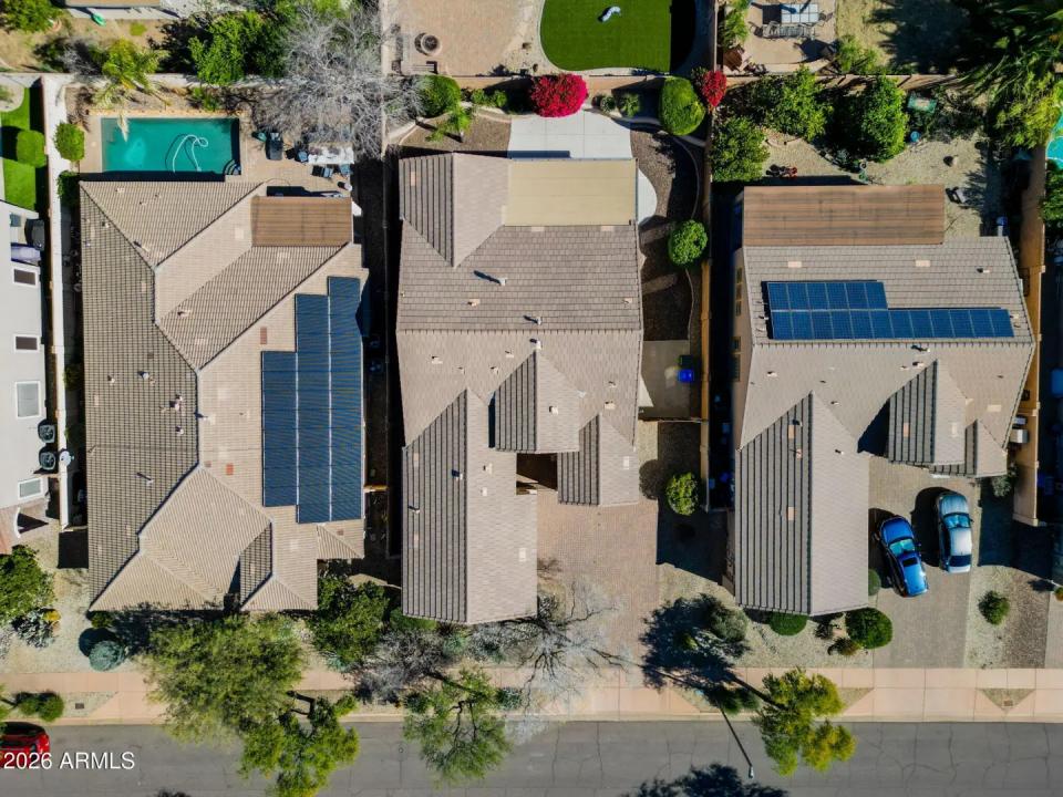 Real Estate Picture 24