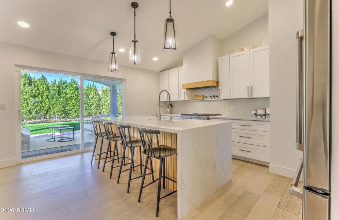 Real Estate Picture 4