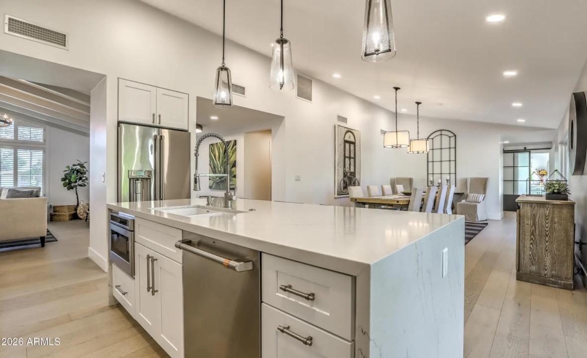 Real Estate Picture 6