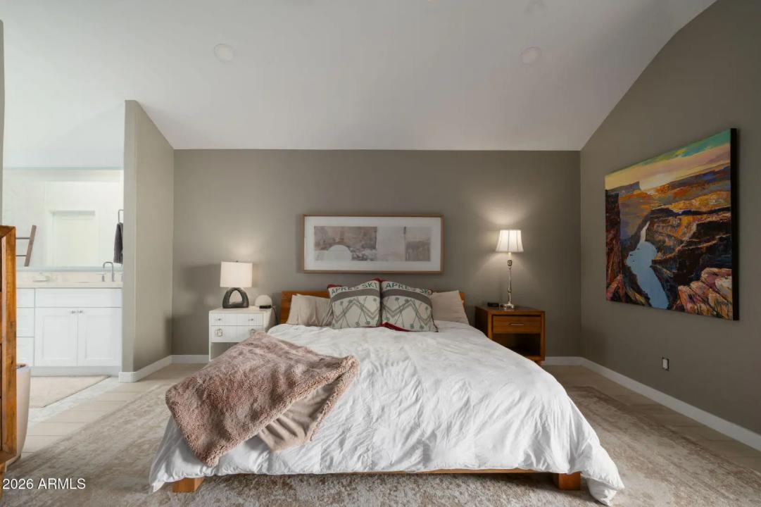 Real Estate Picture 14