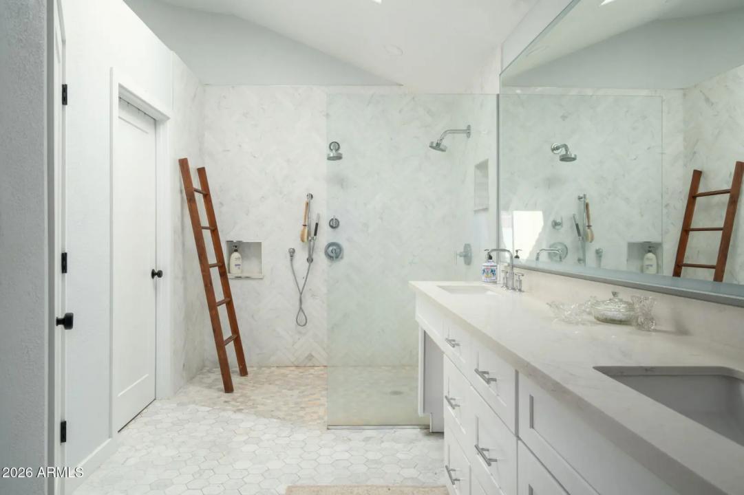 Real Estate Picture 16