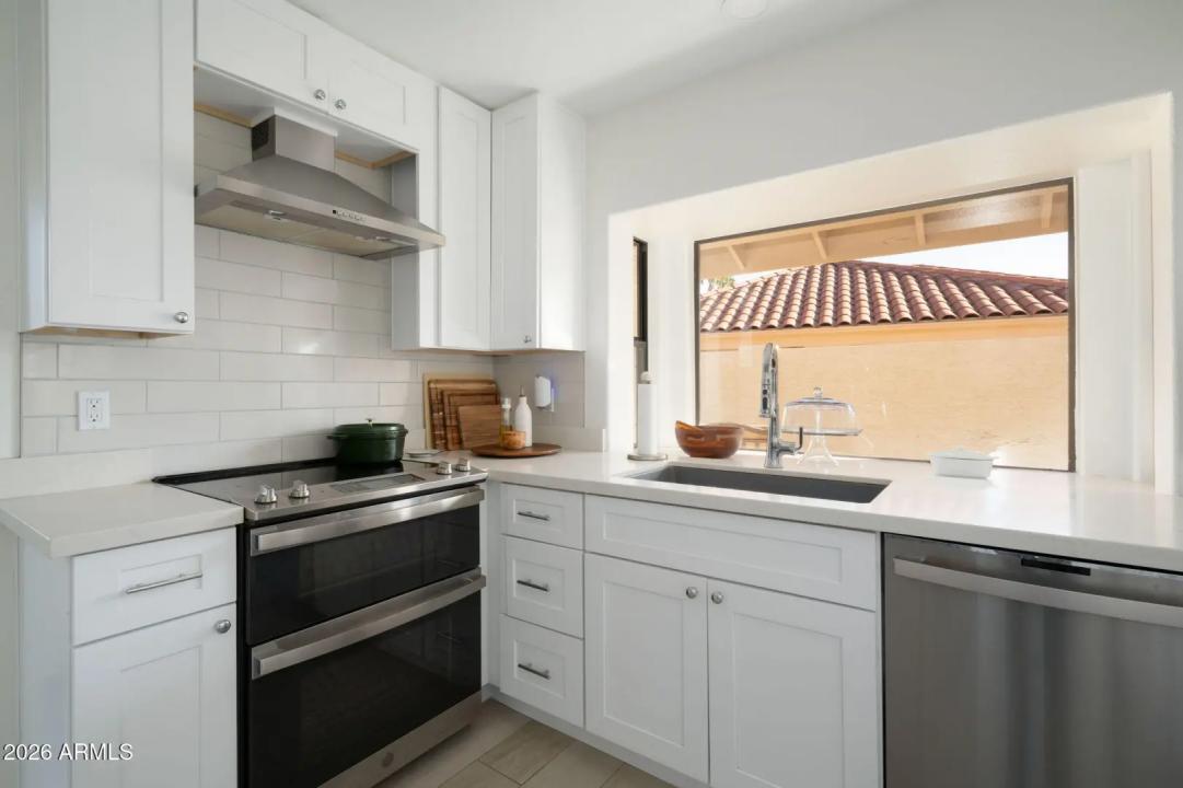 Real Estate Picture 8