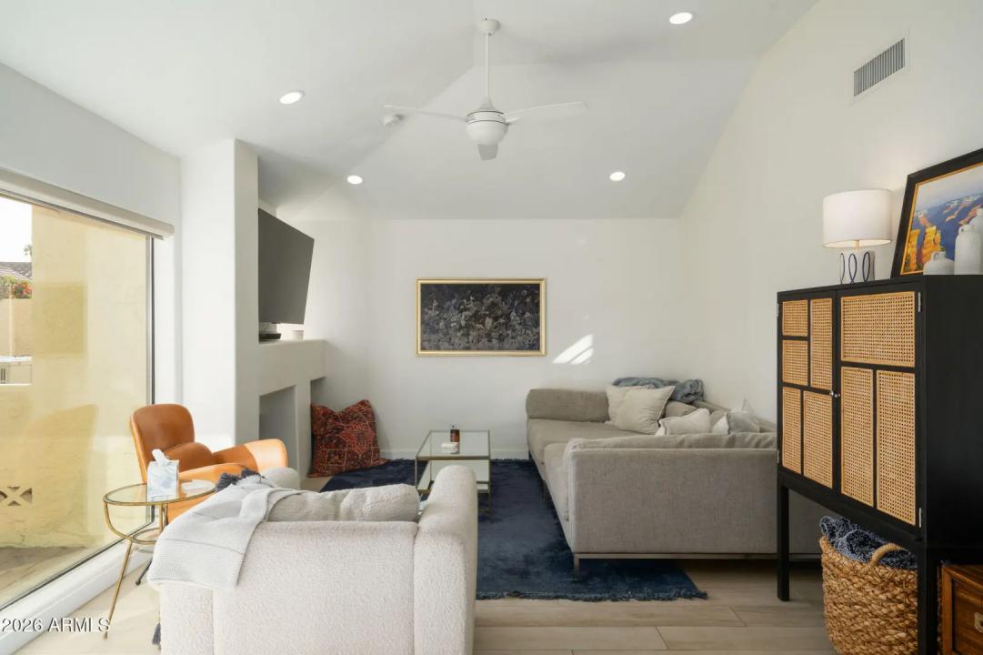 Real Estate Picture 11