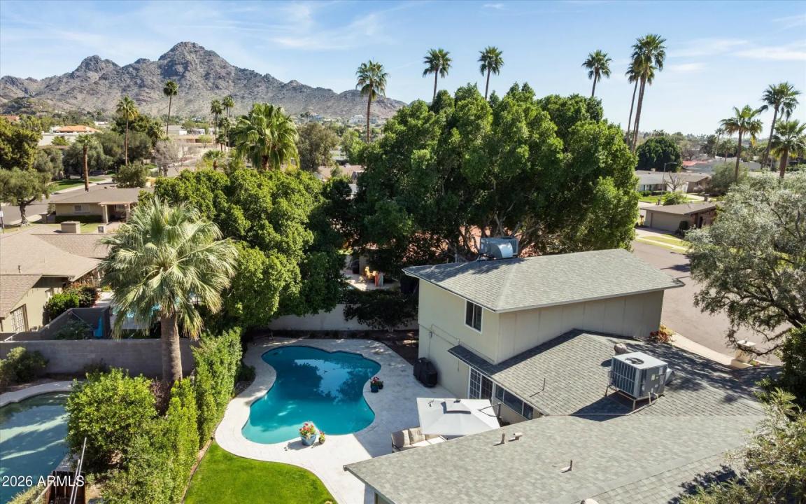 Real Estate Picture 4