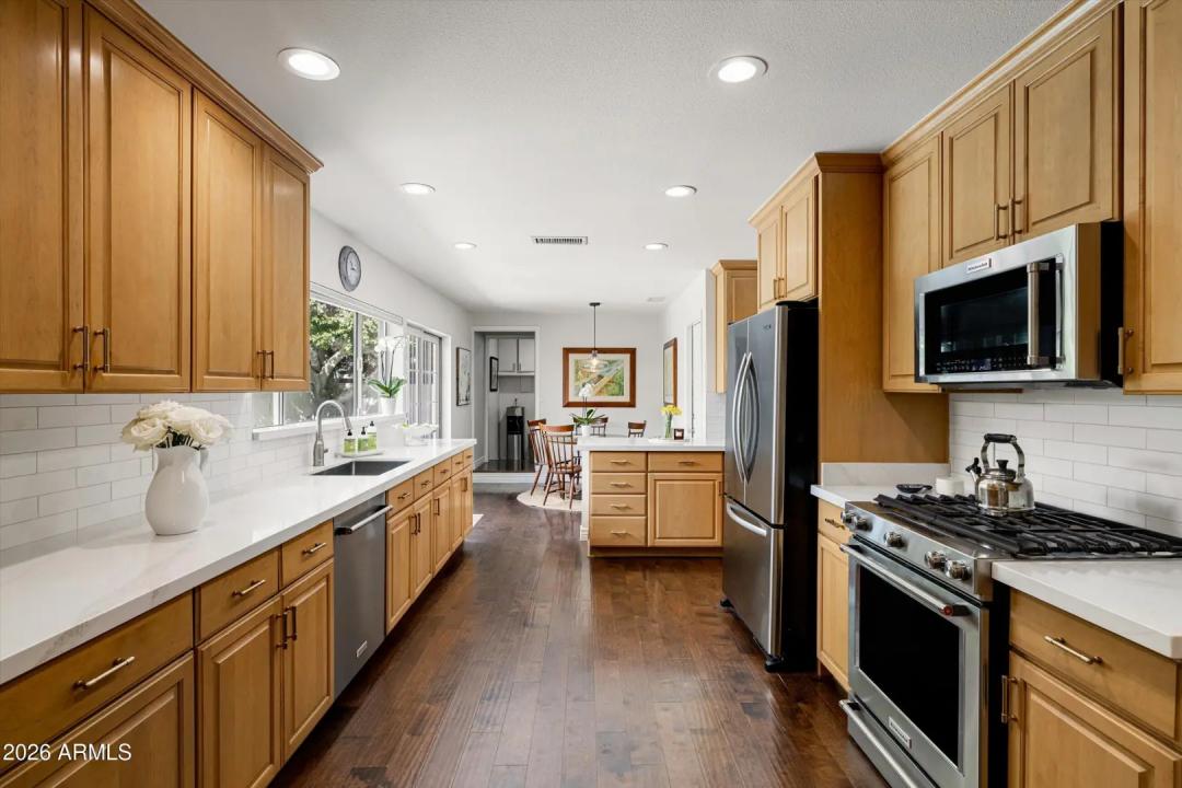 Real Estate Picture 11