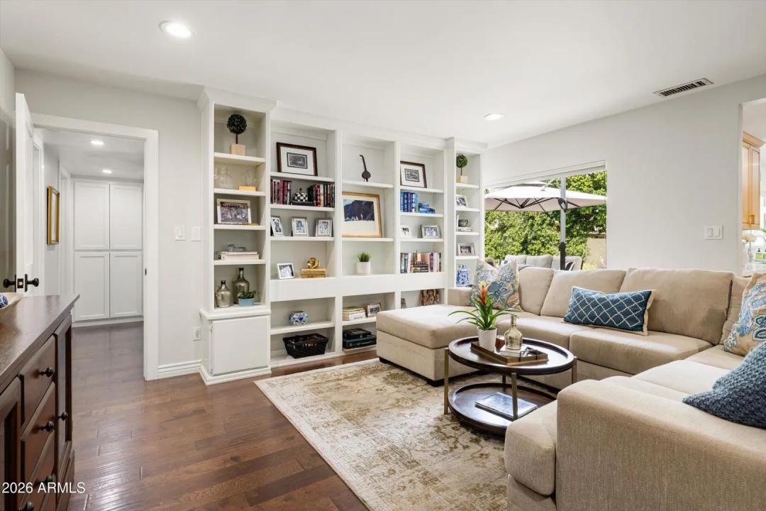 Real Estate Picture 8