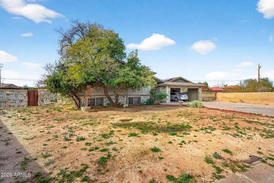 Real Estate Picture 3