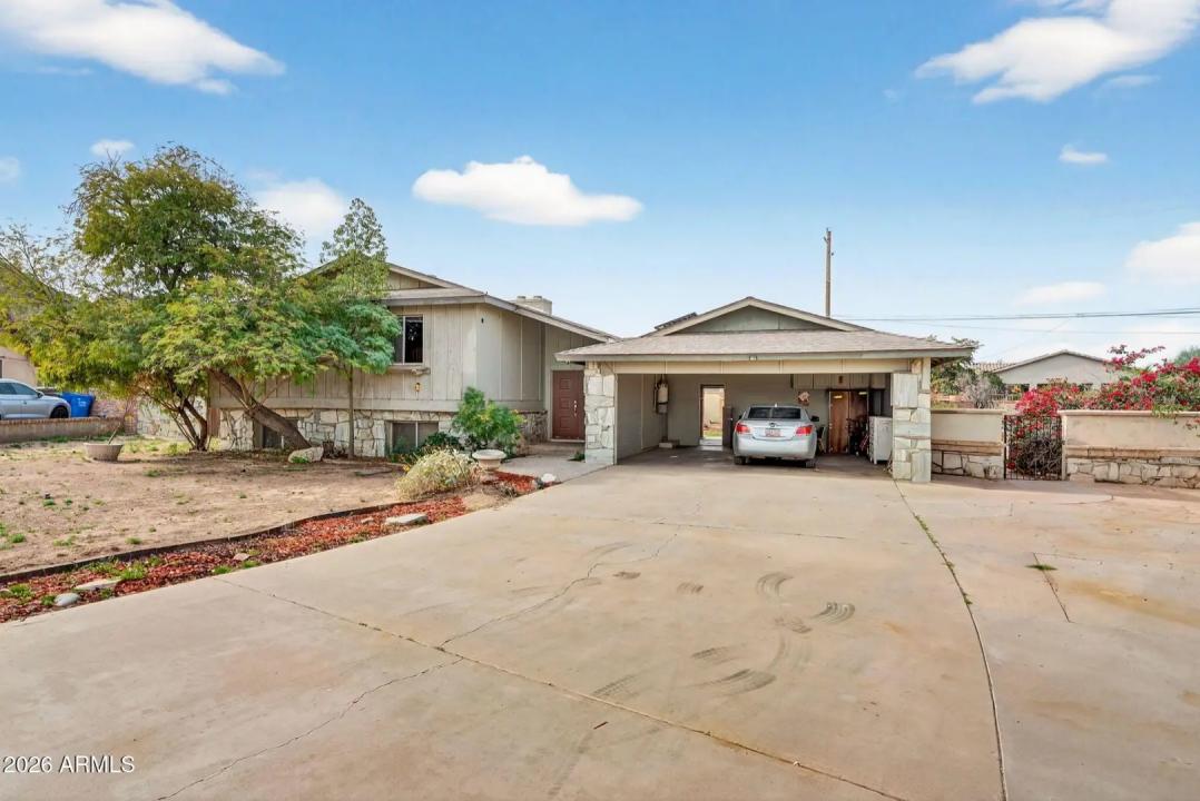 Real Estate Picture 4