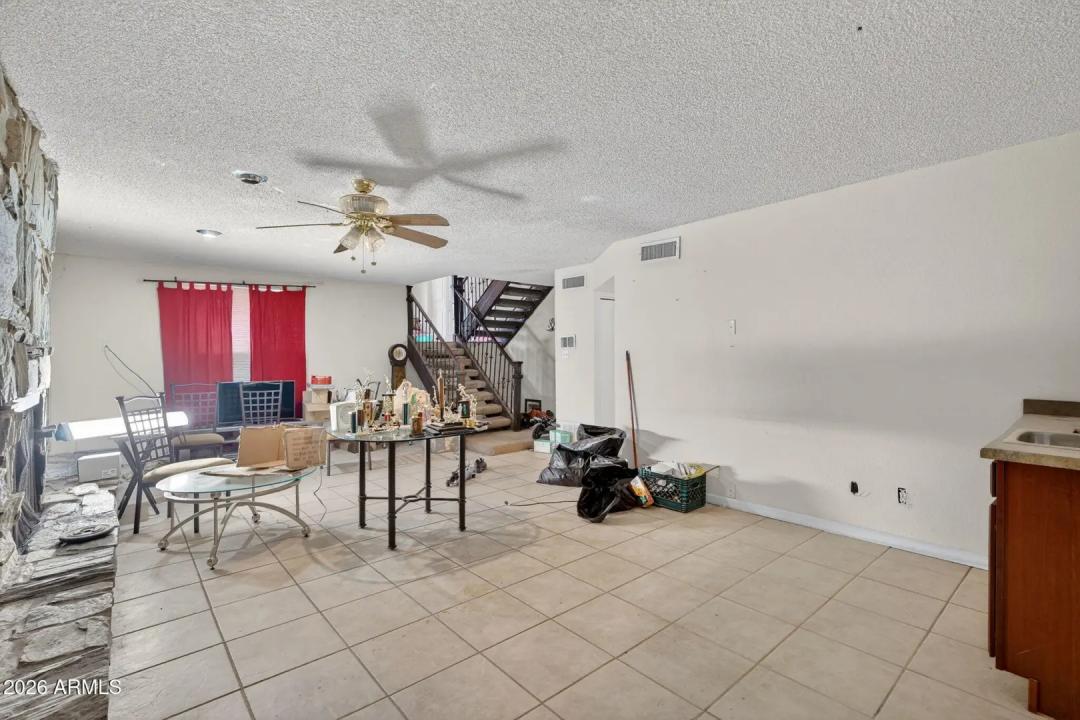 Real Estate Picture 9