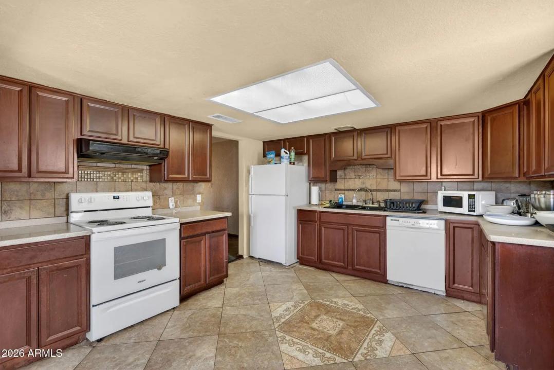 Real Estate Picture 13