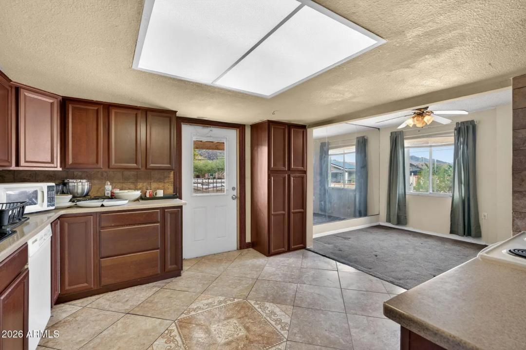 Real Estate Picture 15