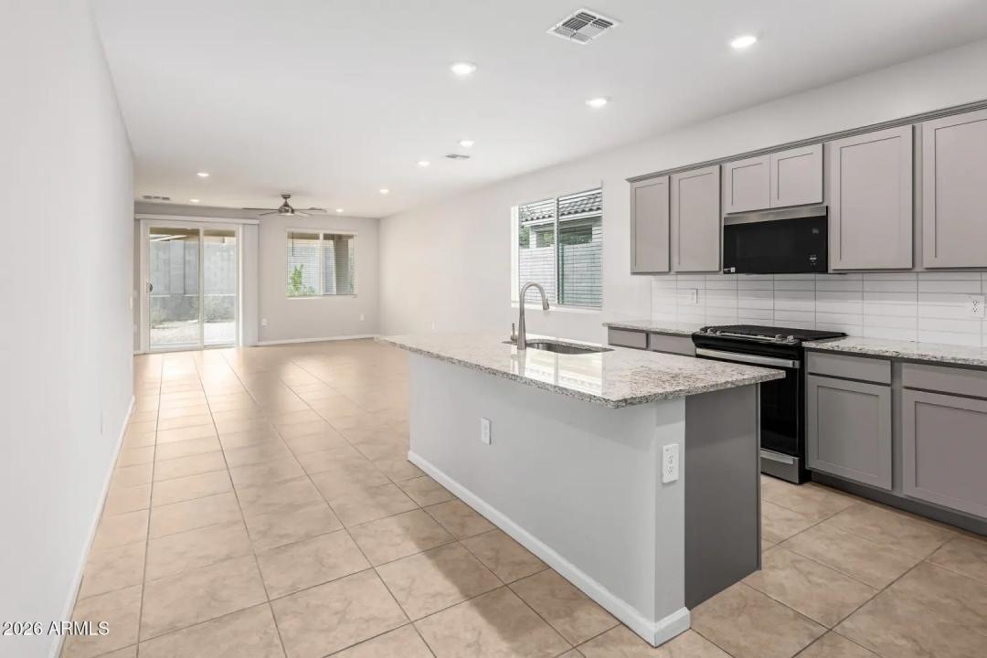 Real Estate Picture 9