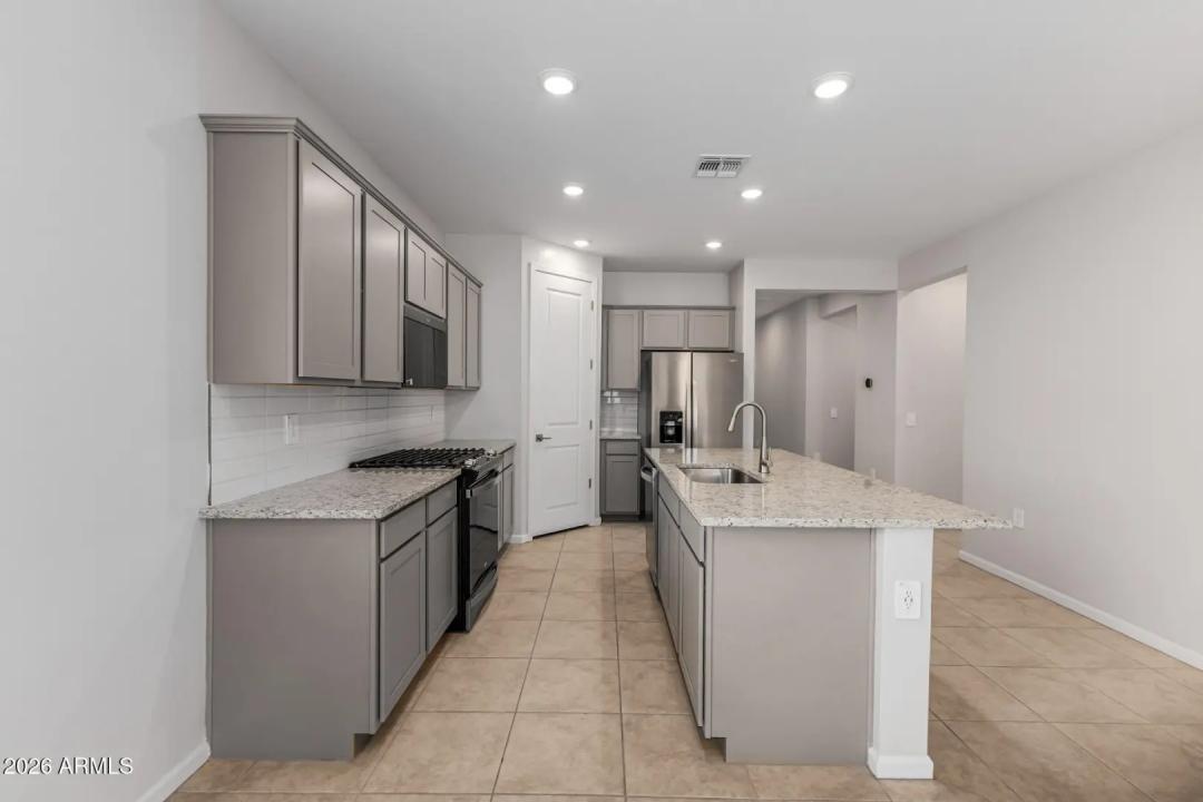 Real Estate Picture 12