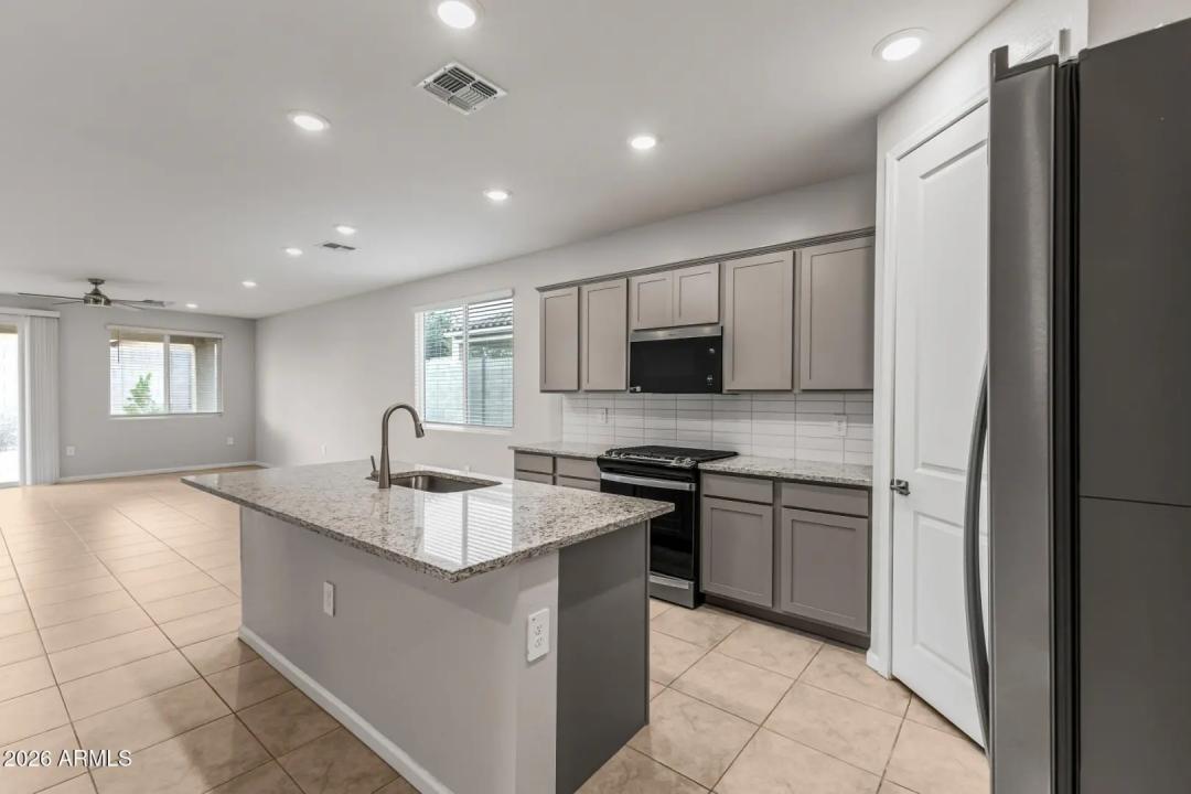 Real Estate Picture 14