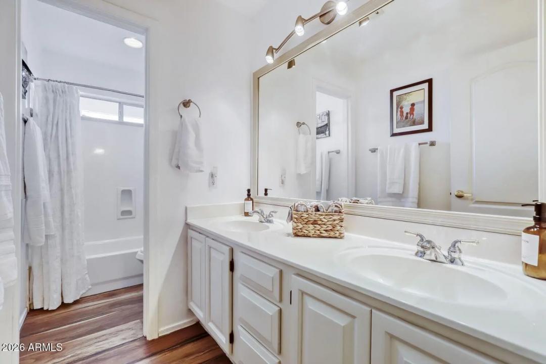 Real Estate Picture 16