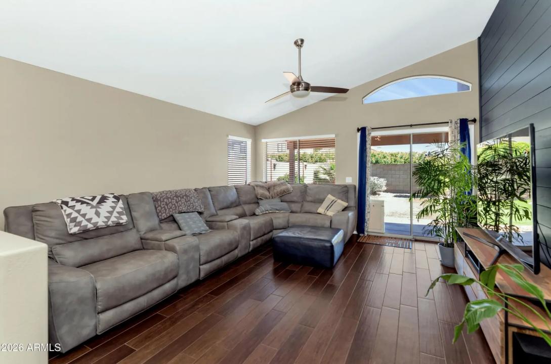 Real Estate Picture 8