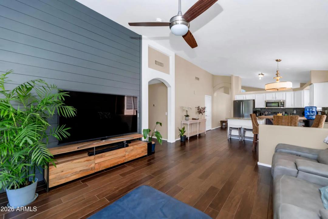 Real Estate Picture 10