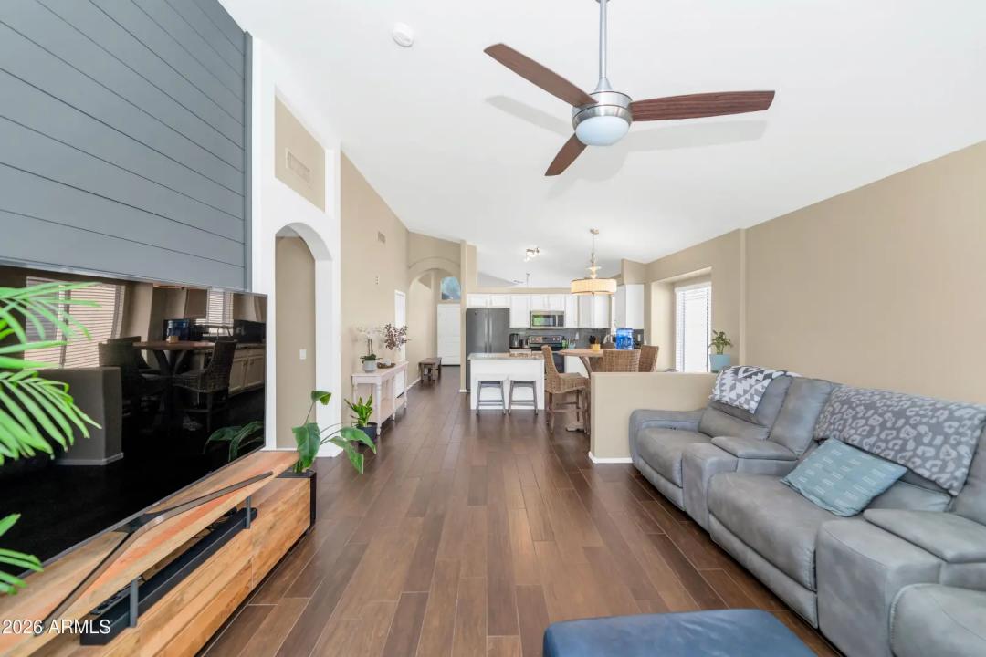 Real Estate Picture 11