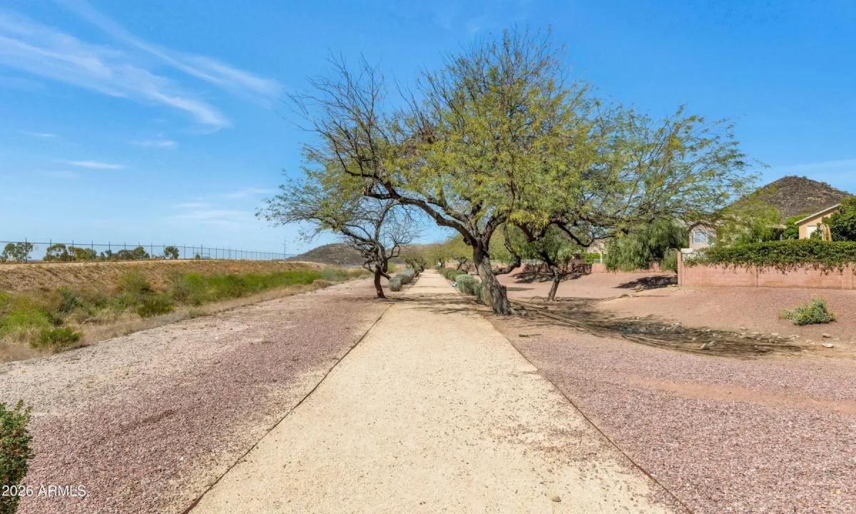 Real Estate Picture 24