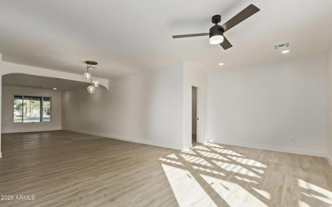 Real Estate Picture 3