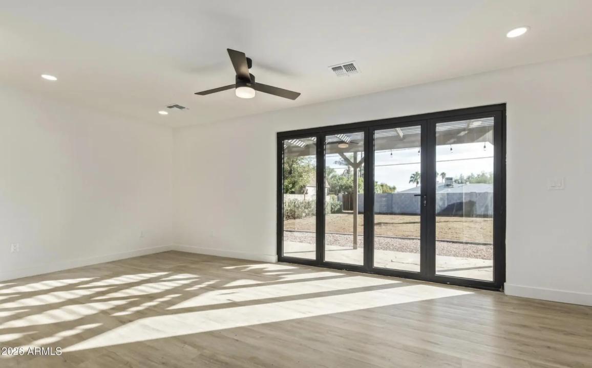 Real Estate Picture 4