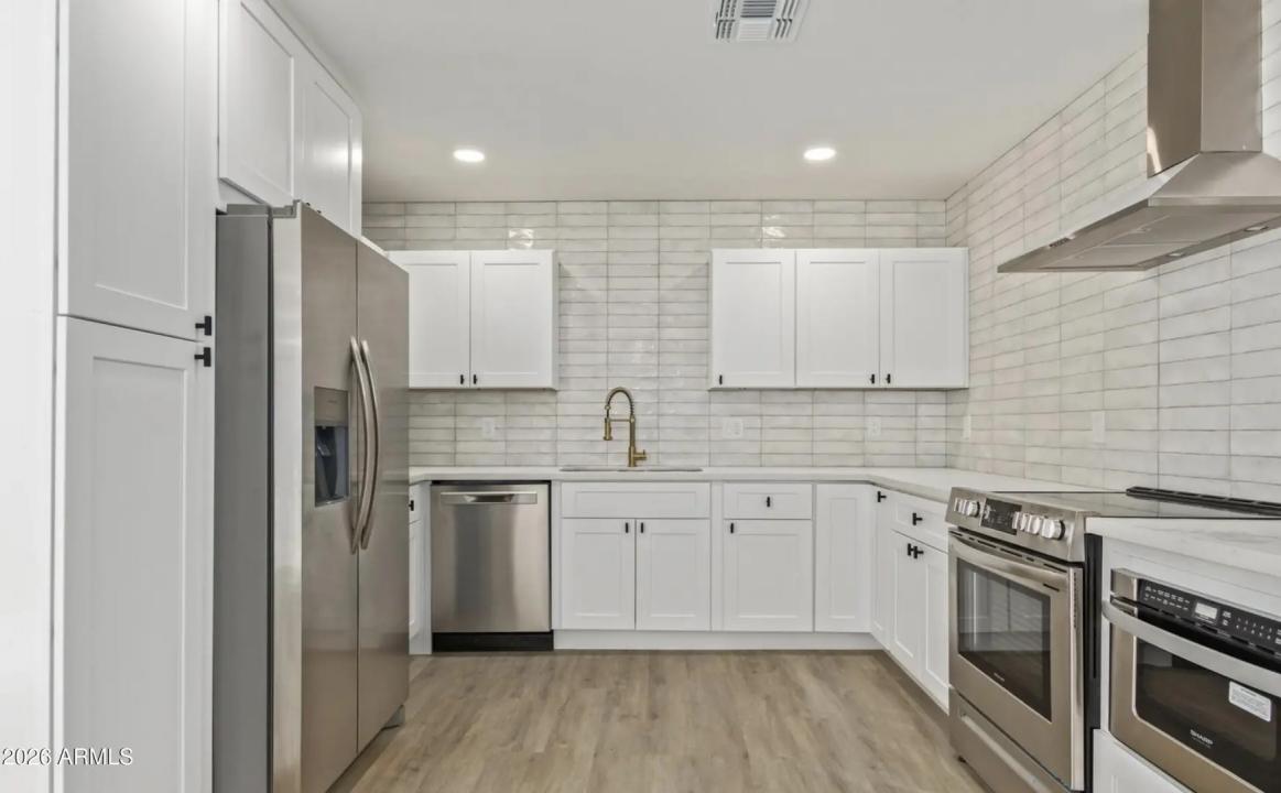 Real Estate Picture 7