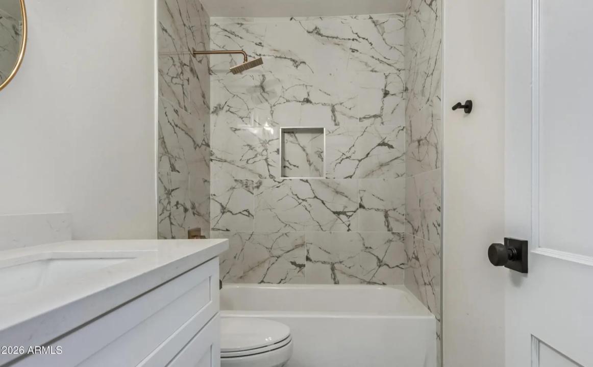 Real Estate Picture 12