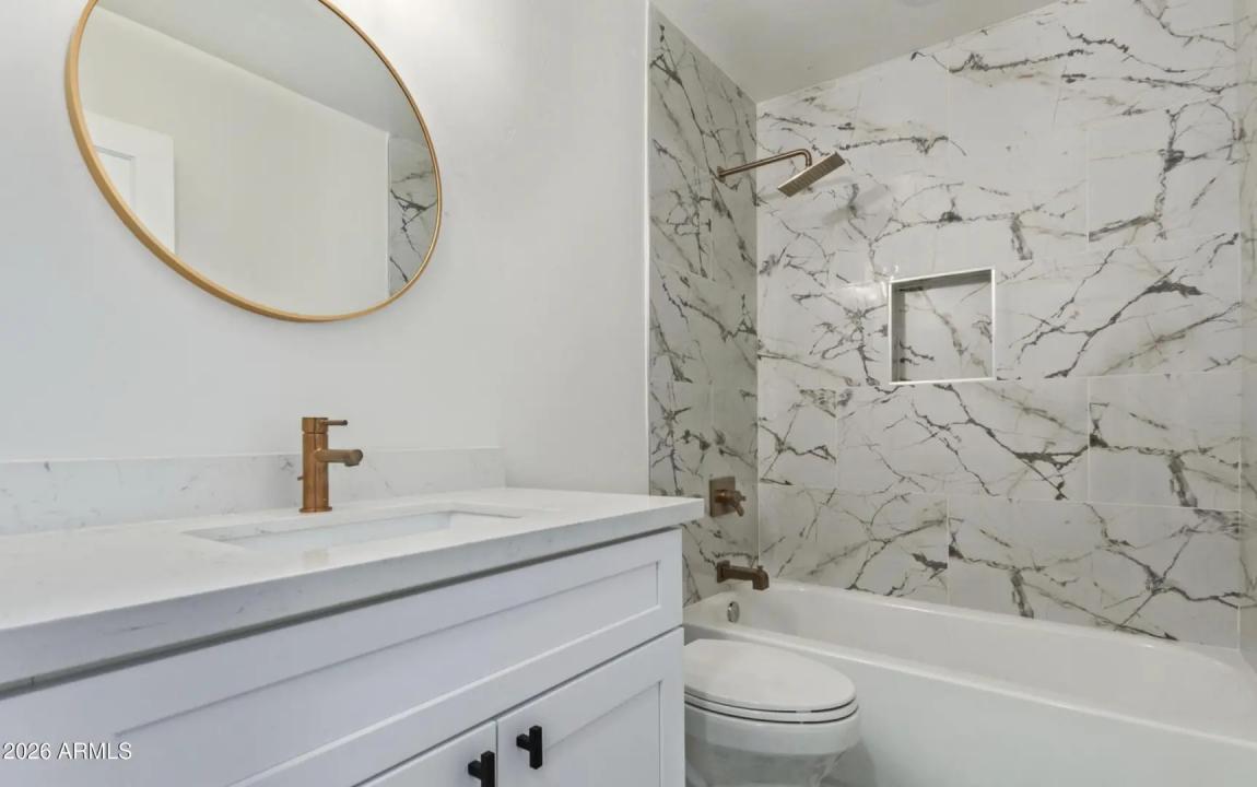 Real Estate Picture 14