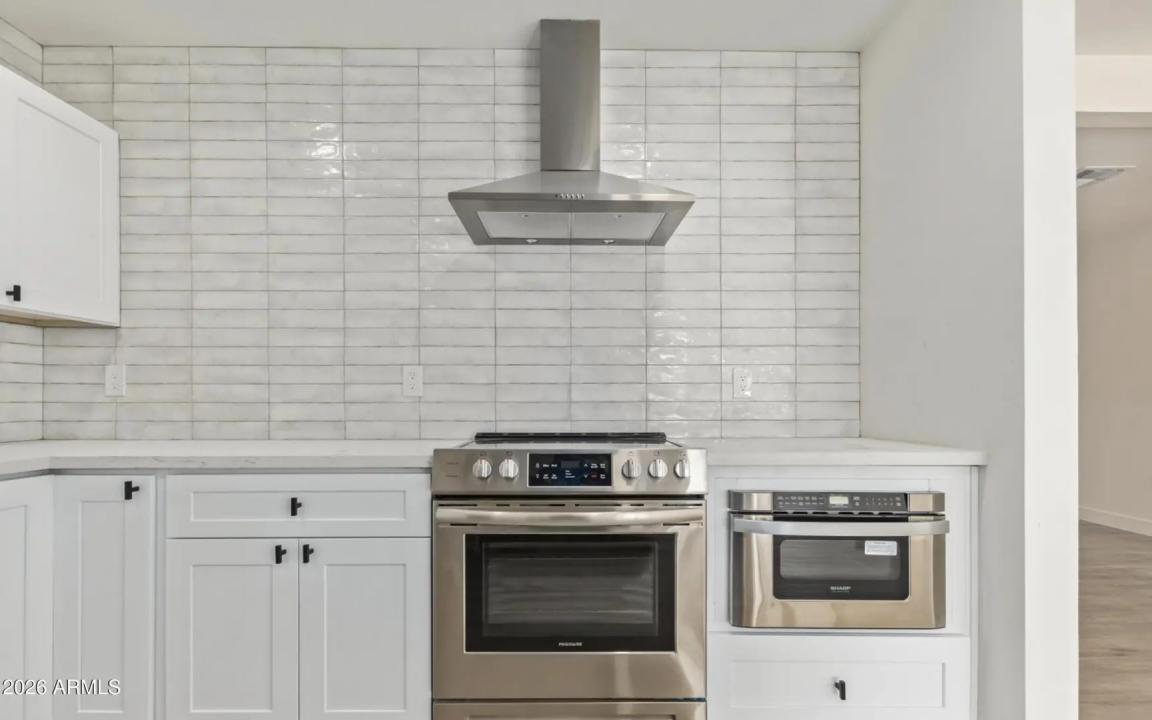 Real Estate Picture 8