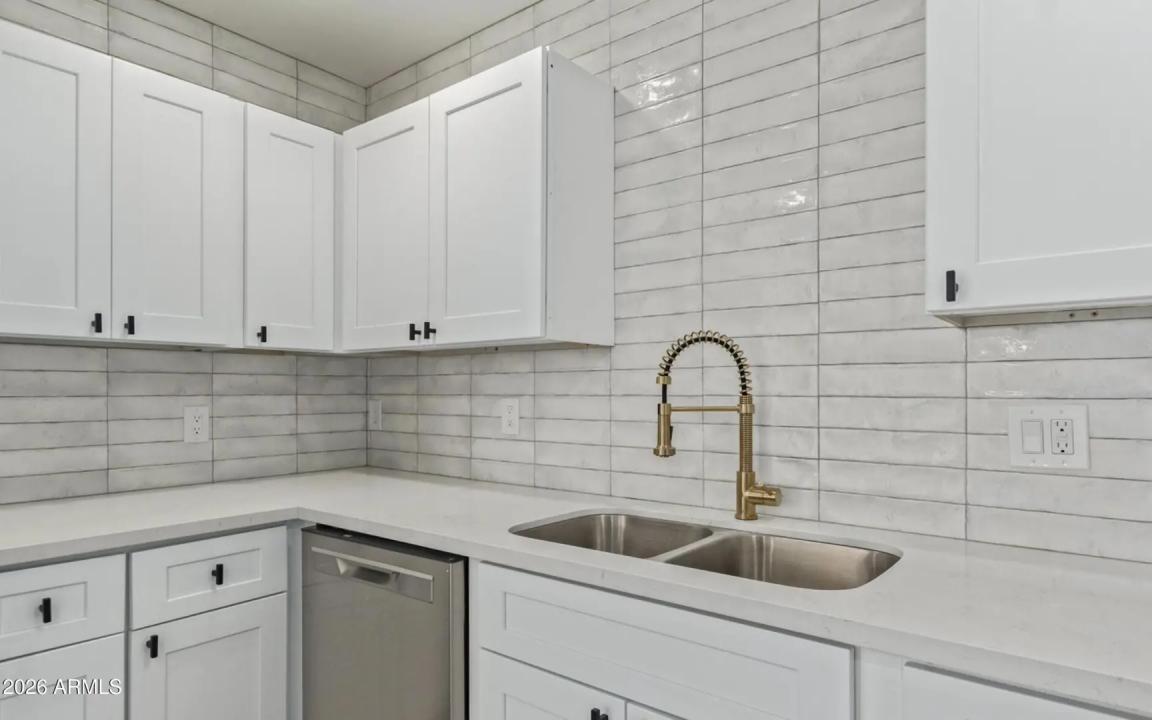 Real Estate Picture 9
