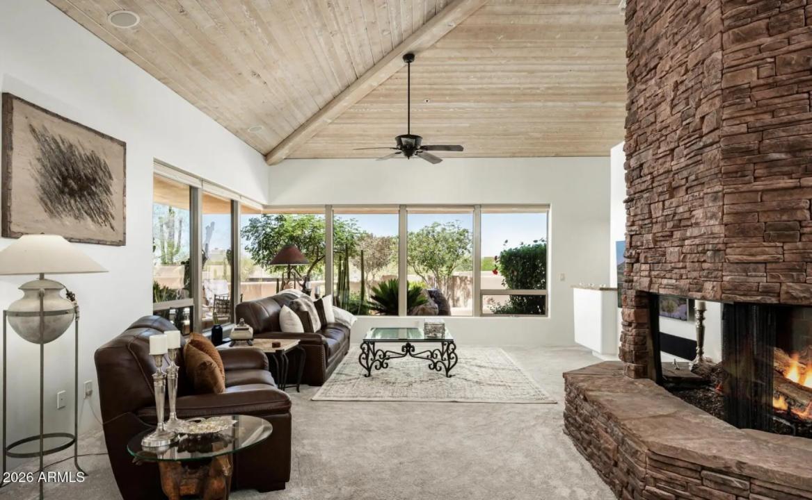 Real Estate Picture 4