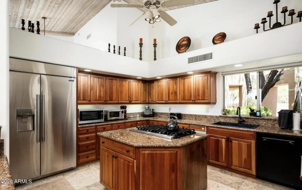 Real Estate Picture 8