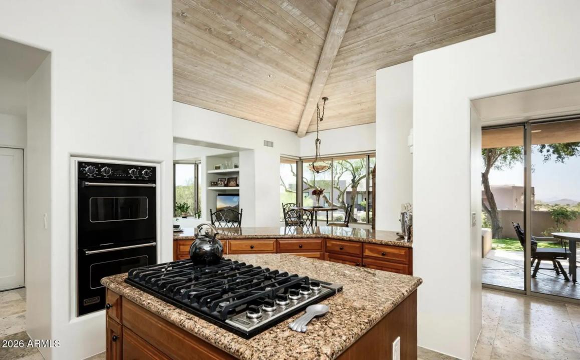 Real Estate Picture 9