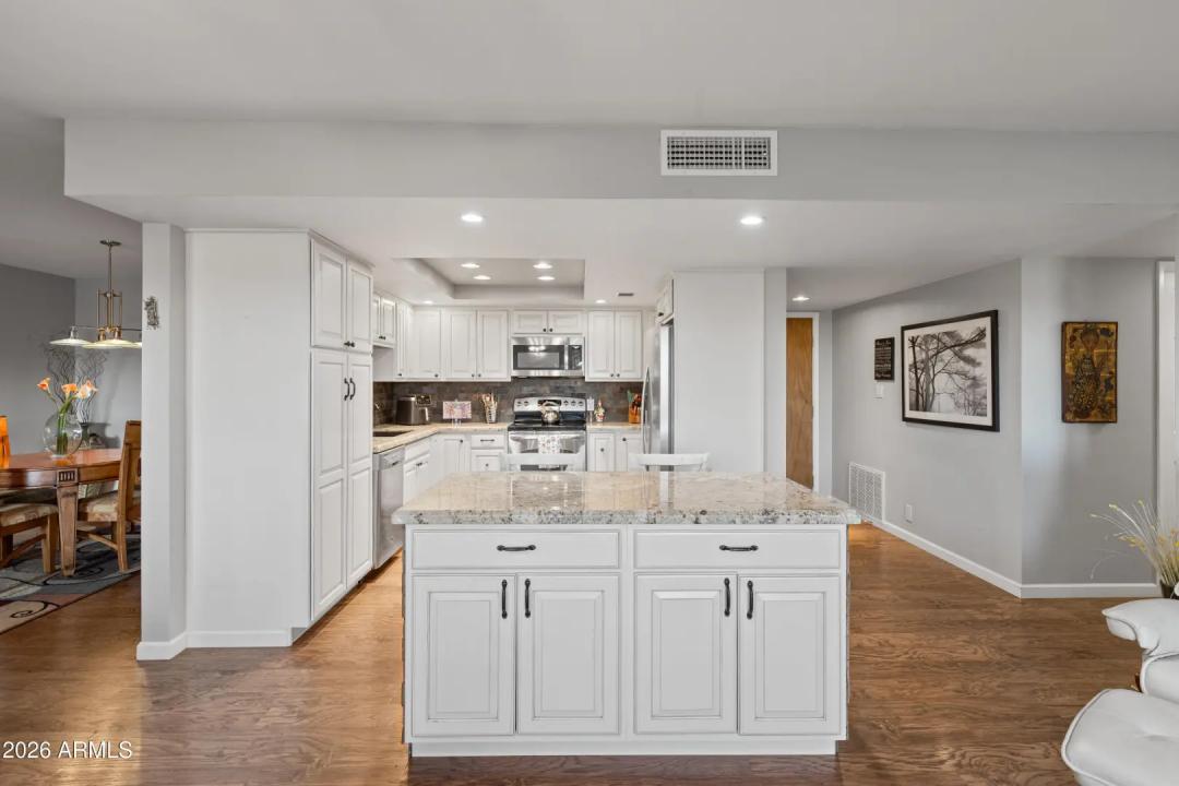 Real Estate Picture 6