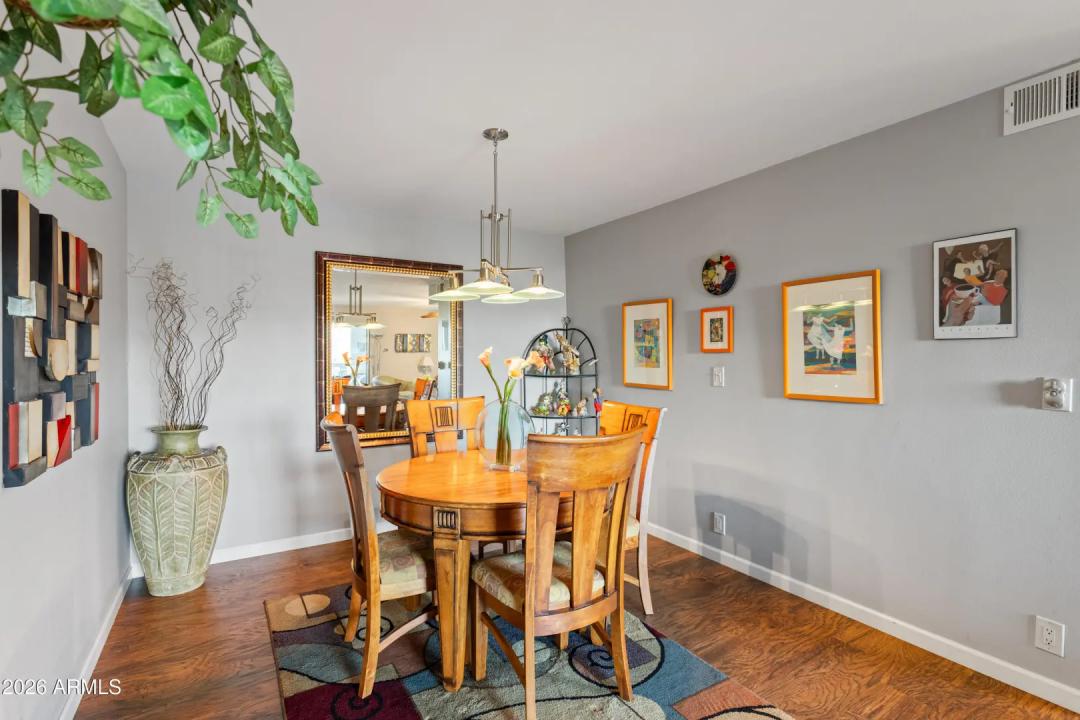 Real Estate Picture 11