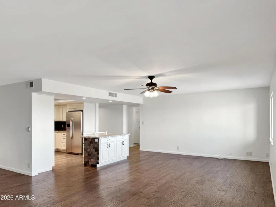 Real Estate Picture 4