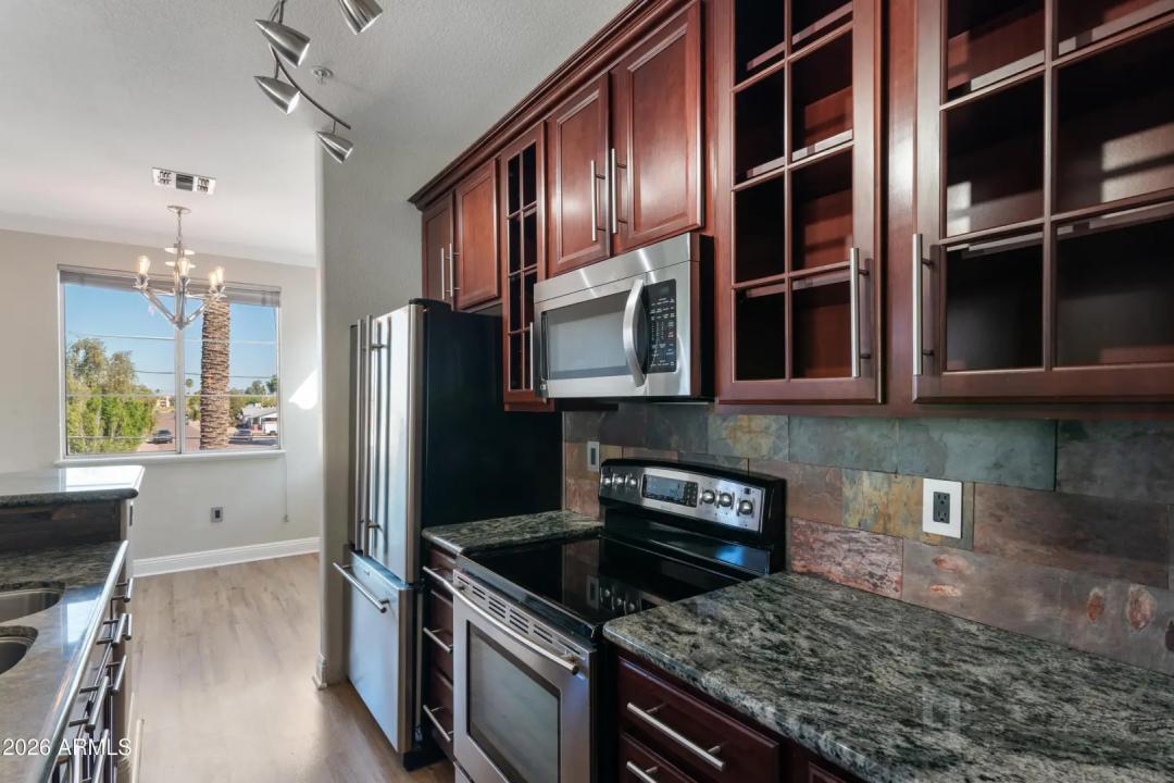 Real Estate Picture 4