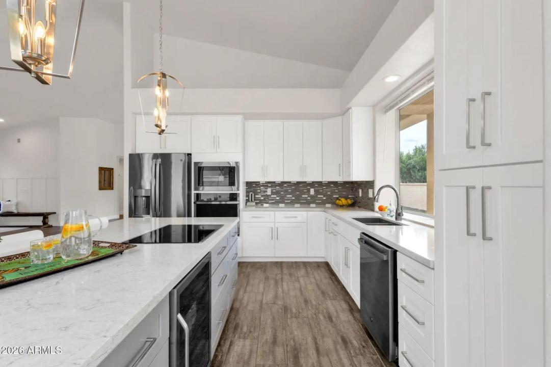 Real Estate Picture 4