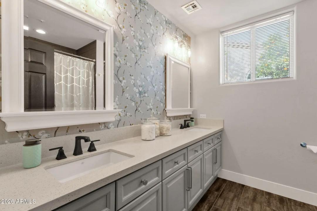 Real Estate Picture 13